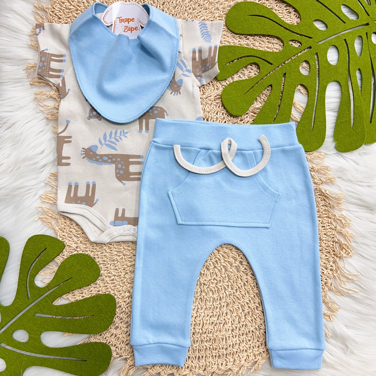 Conj. Body Manga Curta Safari Grande, Calça e Babador Bandana - Azul e Marfim